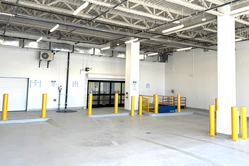SmartStop Self Storage Facility-20 Melvin Robson Rd, Aurora, ON - Loading Bays2