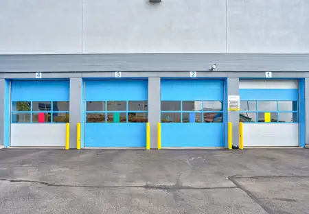 SmartStopSelfStorage-BurlingtonONT-1207ApplebyLine-LoadingBay