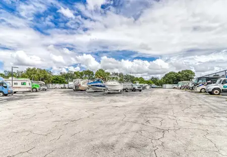 SmartStopSelfStorage-LakeWorthFL-8135LakeWorthRd-Parking