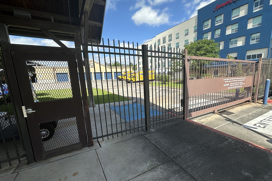 SmartStopSelfStorage-ShenandoahTX-18250Interstate45S-Gate