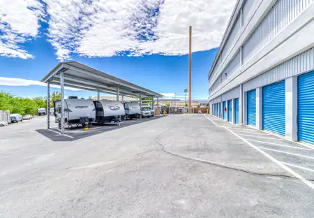 SmartStopSelfStorage-NorthLasVegasNV-2555WCentennialPrkwy-Parking