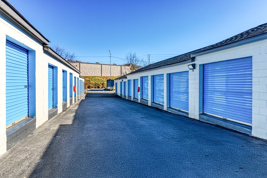 SmartStopSelfStorage-ArdenNC-6LongShoalsRd-DriveUpUnits