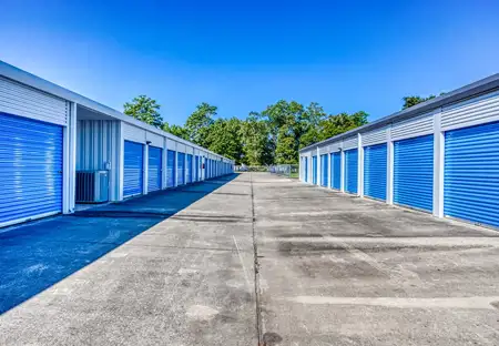 SmartStopSelfStorage-KingwoodTX-1671NorthparkDr-DriveUp1