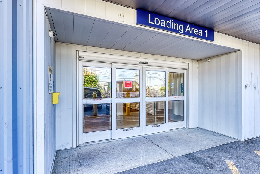SmartStopSelfStorage-HillsideNJ-591 N Union Ave-Covered Loading