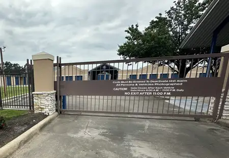 SmartStopSelfStorage-SpringTX-21836HolzwarthRd-Gate