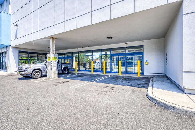 SmartStopSelfStorage-RahwayNJ-2255 Elizabeth Ave-Covered Loading