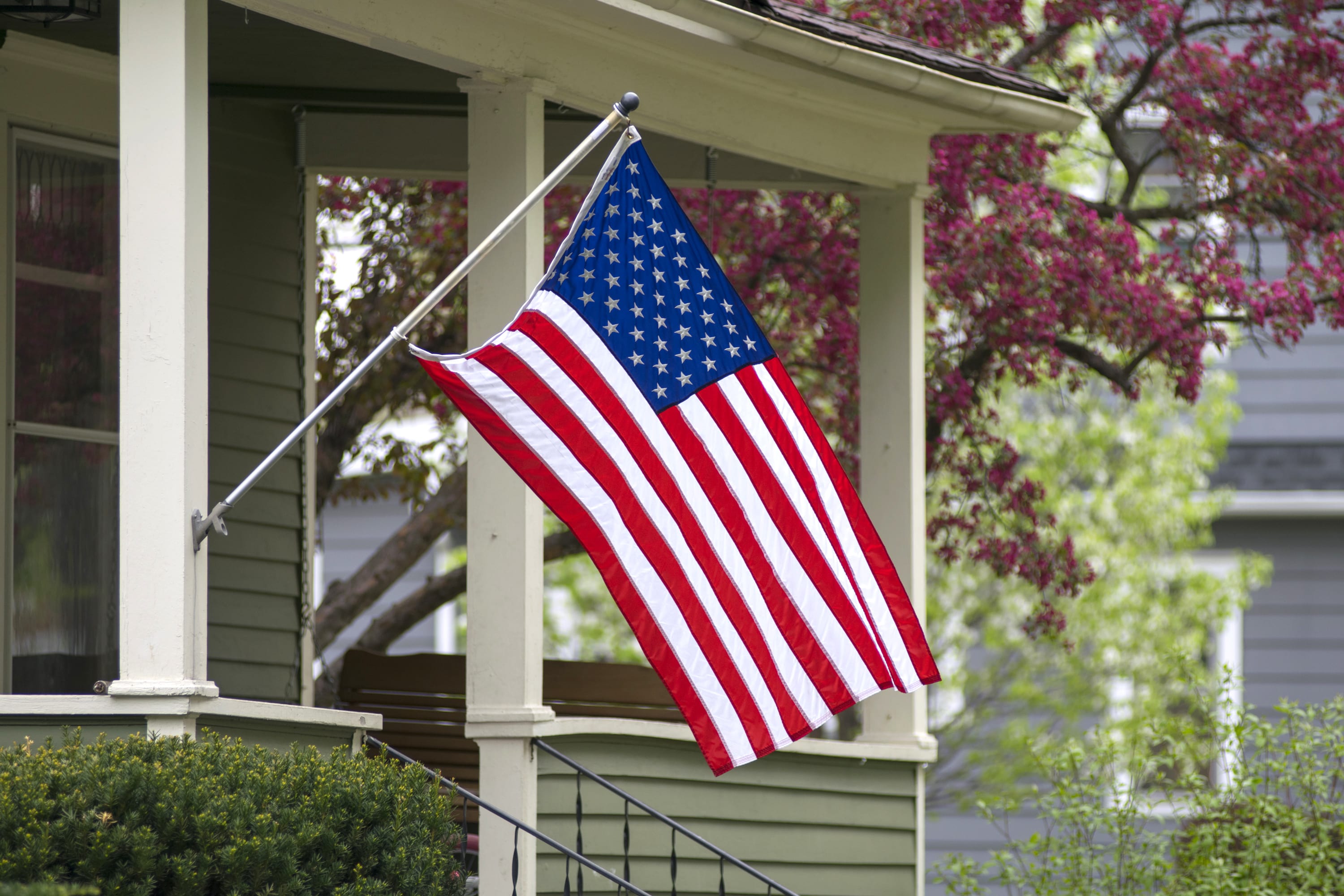 Flagpole on deals house etiquette