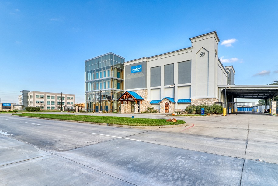 SmartStopSelfStorage-SpringTX-21836HolzwarthRd-Hero