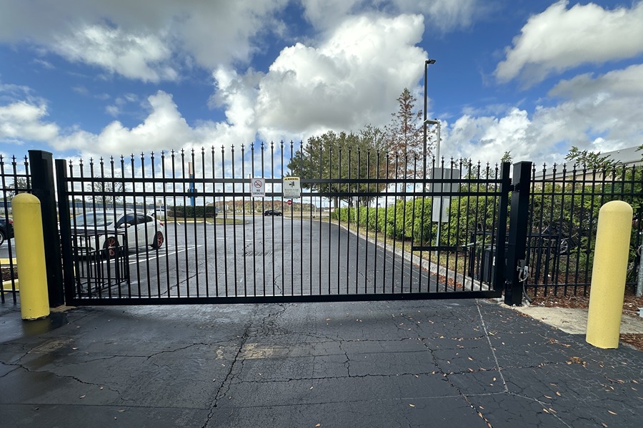 SmartStopSelfStorage-OrlandoFL-6707NarcoosseeRd-Gate
