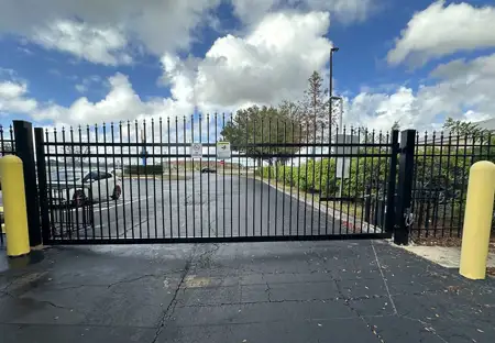 SmartStopSelfStorage-OrlandoFL-6707NarcoosseeRd-Gate