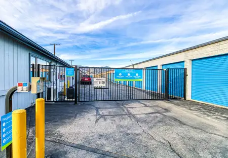SmartStopSelfStorage-AzusaCA-1111WestGladstone-Security