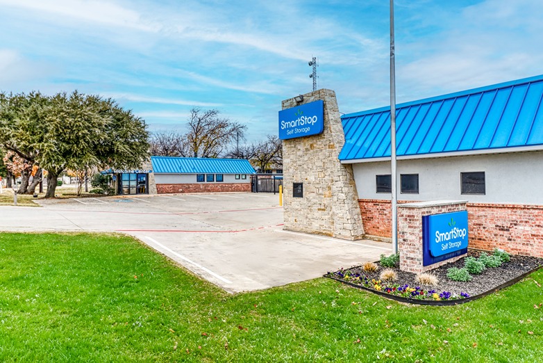 SmartStopSelfStorage-CorinthTX-3701FM2181-Hero