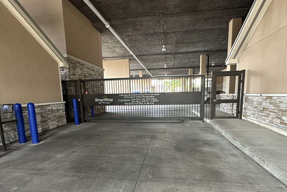 SmartStopSelfStorage-HoustonTX-2412WHolcombeBlvd-Gate