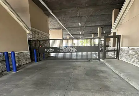 SmartStopSelfStorage-HoustonTX-2412WHolcombeBlvd-Gate