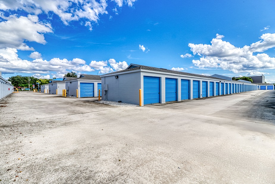 SmartStopSelfStorage-LongwoodFL-460FloridaCentralPkwy-Drive Up Units
