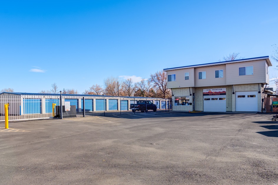 Storefront at NewFrontierSelfStorage-4740UnderpassAve