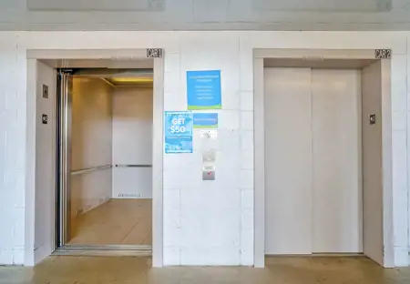 SmartStopSelfStorage-OakvilleONT-2055CornwallRd-ElevatorAccess