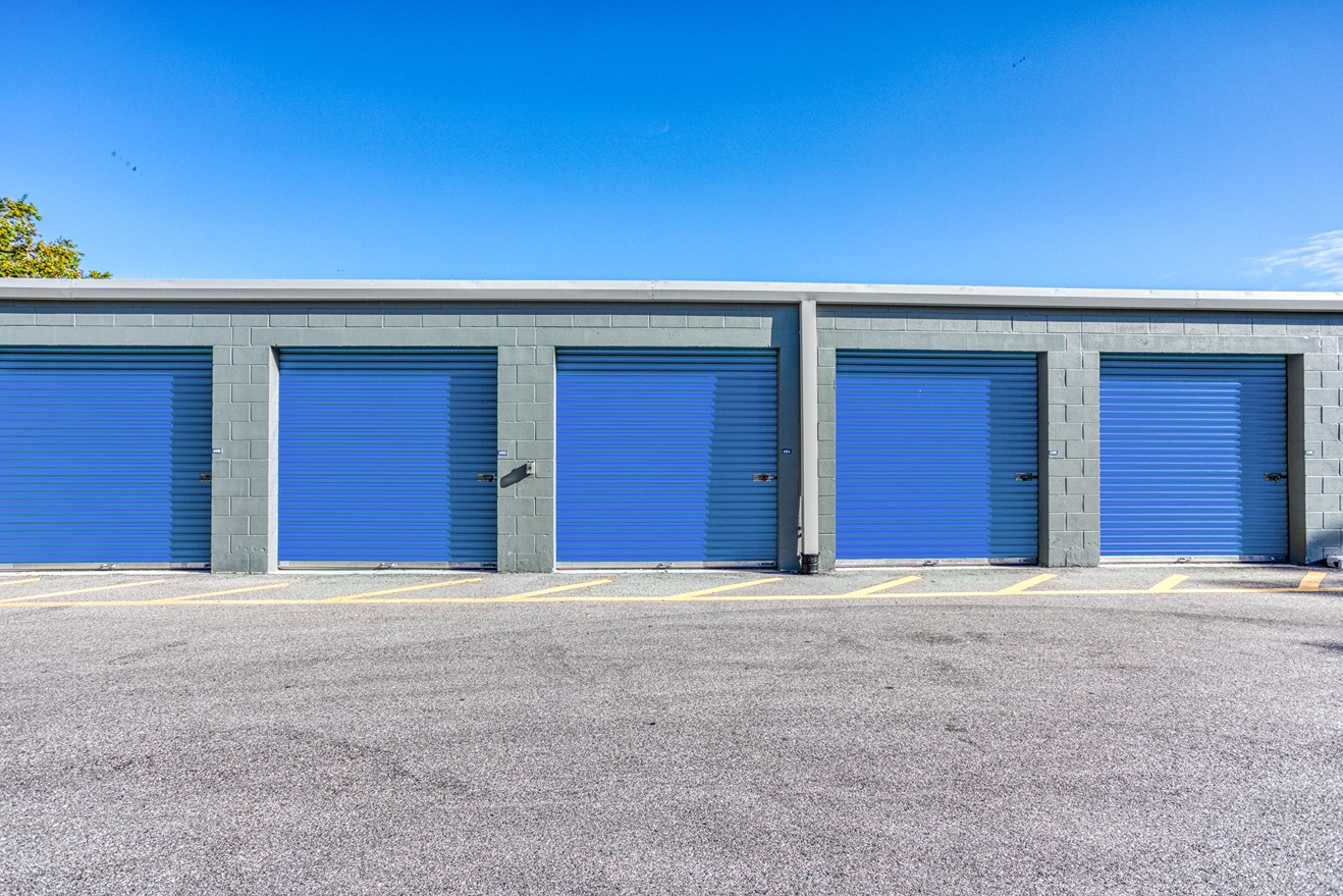 SmartStopSelfStorage-SarastotaFL-1027NorthWashingtonBlvd-ExteriorUnits