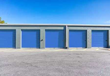 SmartStopSelfStorage-SarastotaFL-1027NorthWashingtonBlvd-ExteriorUnits