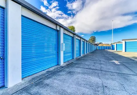 SmartStopSelfStorage-ConcordCA-1597MarketSt-DriveUpUnits