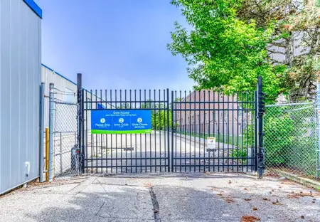SmartStopSelfStorage-MississaugaONT-1230 Lakeshore Rd-Gate