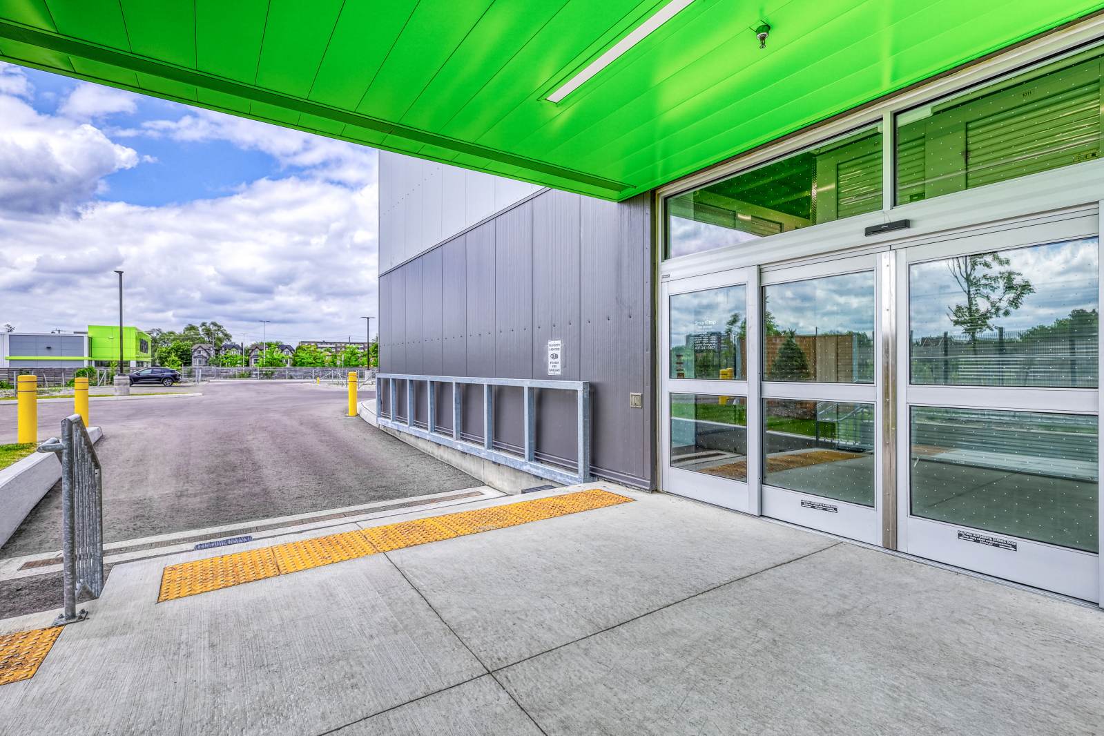 Covered entry drive up at SmartStop self storage facility in Toronto, Ontario on 1480 Jane St.