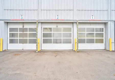 SmartStopSelfStorage-MiltonONT-530MartinSt-LoadingDock