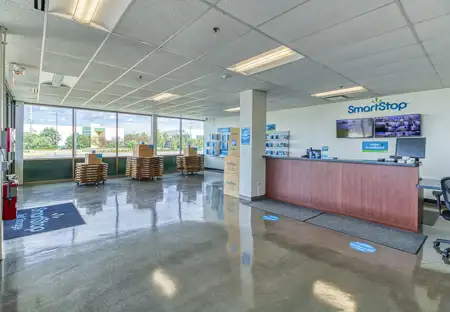 SmartStopSelfStorage-ElkGroveVillageIL-1600BusseRd-Office