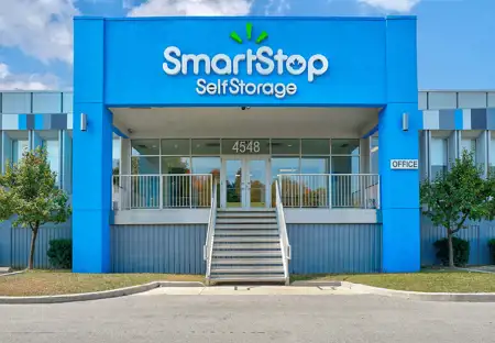 SmartStopSelfStorage-NorthYorkONT-4548DufferinSt-Hero