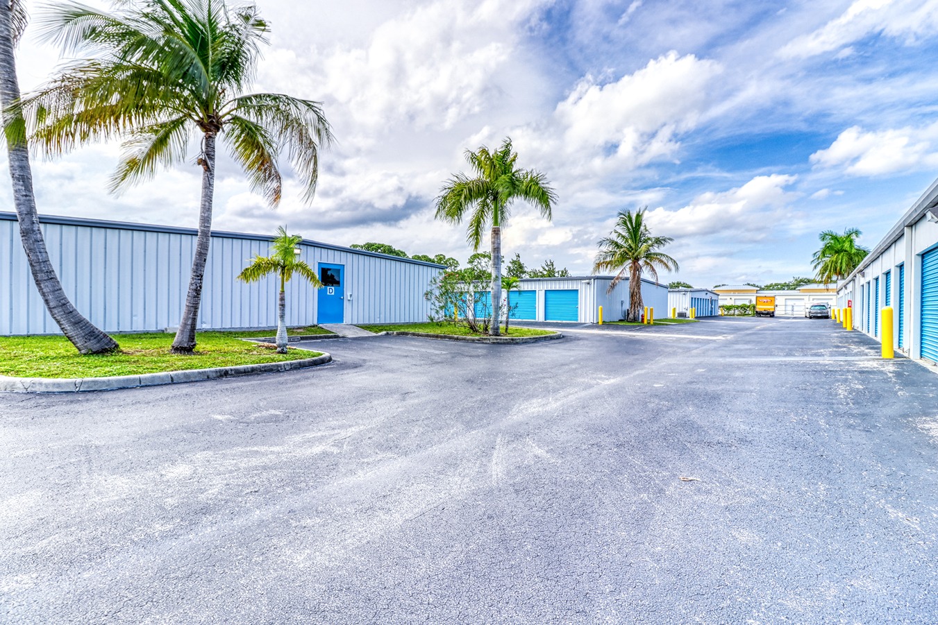 Exterior Units - SmartStopSelfStorage-PortStLucieFL-501NWBusinessCenterDrN
