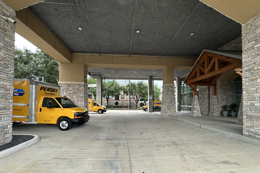 SmartStopSelfStorage-HoustonTX-3130SouthwestFwy-CoveredLoading
