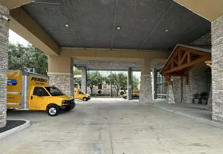 SmartStopSelfStorage-HoustonTX-3130SouthwestFwy-CoveredLoading