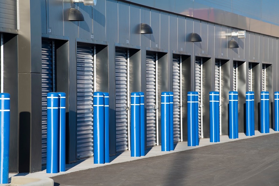 drive up storage units at 5411 DufferinBlvdSE, Calgary, AB - SmartStop 