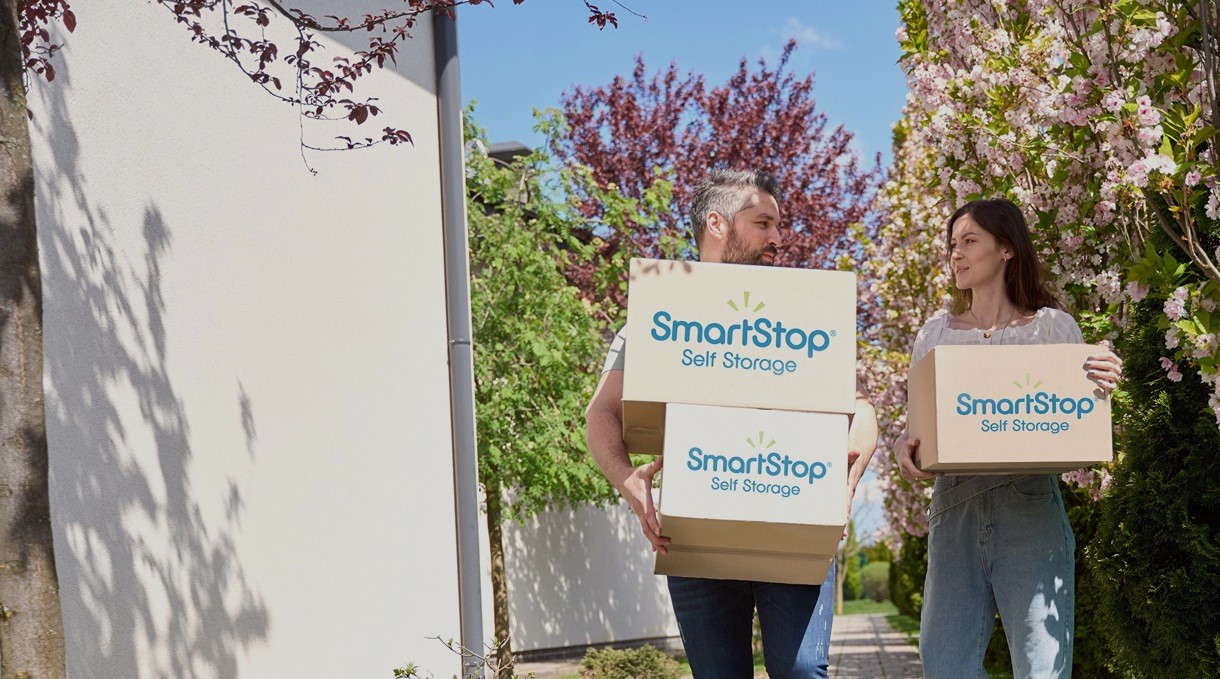  Couple carrying boxes to take to their storage unit | SmartStop