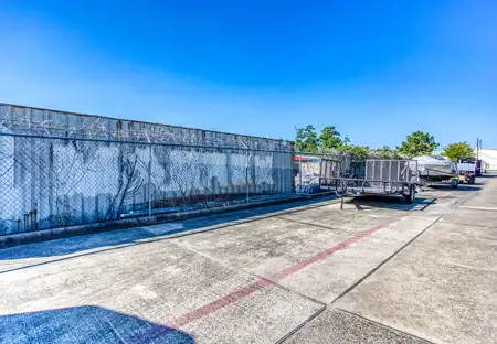 SmartStopSelfStorage-KingwoodTX-1671NorthparkDr-Parking