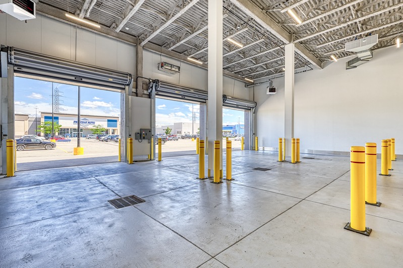 SmartStopSelfStorage-HamiltonONT-550 Centennial Pkwy N-LoadingBay