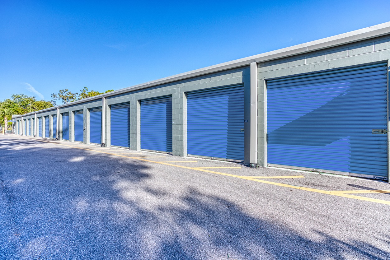 SmartStopSelfStorage-SarastotaFL-1027NorthWashingtonBlvd-ExteriorUnits