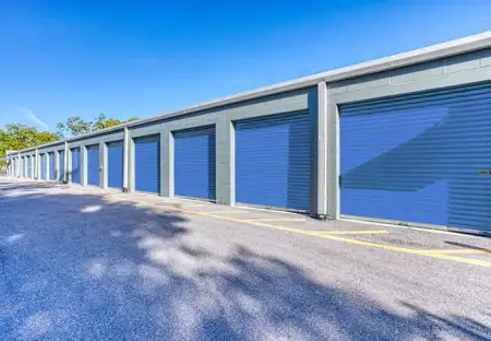 SmartStopSelfStorage-SarastotaFL-1027NorthWashingtonBlvd-ExteriorUnits