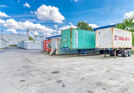 SmartStopSelfStorage-NewarkNJ-99EvergreenAve-Parking