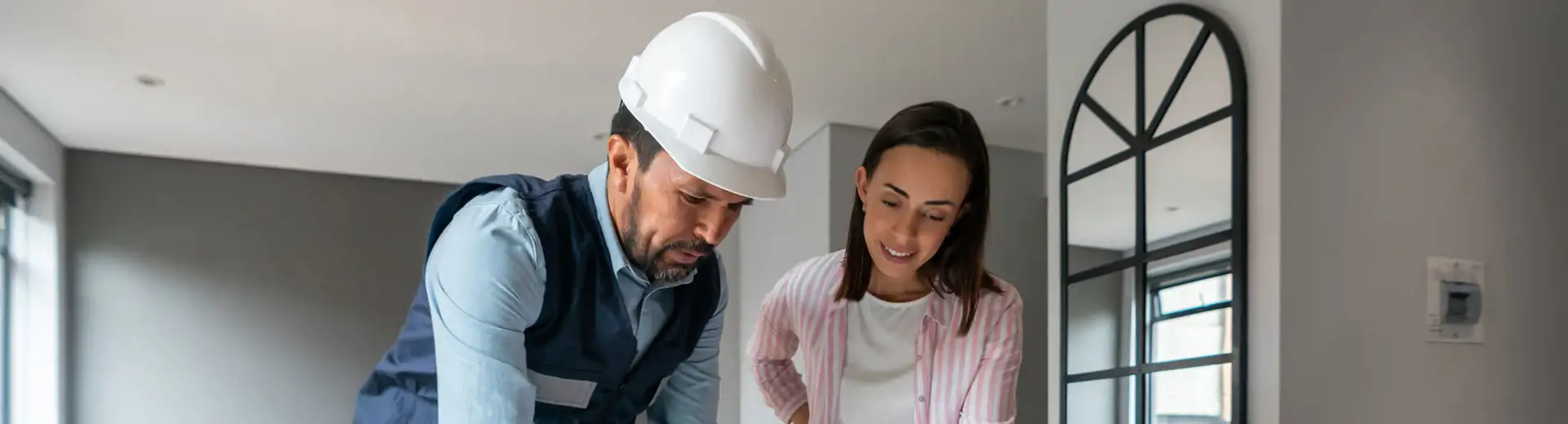woman talking with construction worker about home renovation