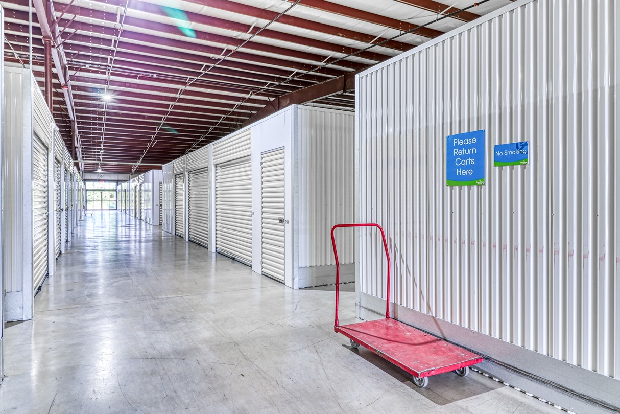 SmartStopSelfStorage-TexasCityTX-3730EmmettFLowryExpressway-Hand carts