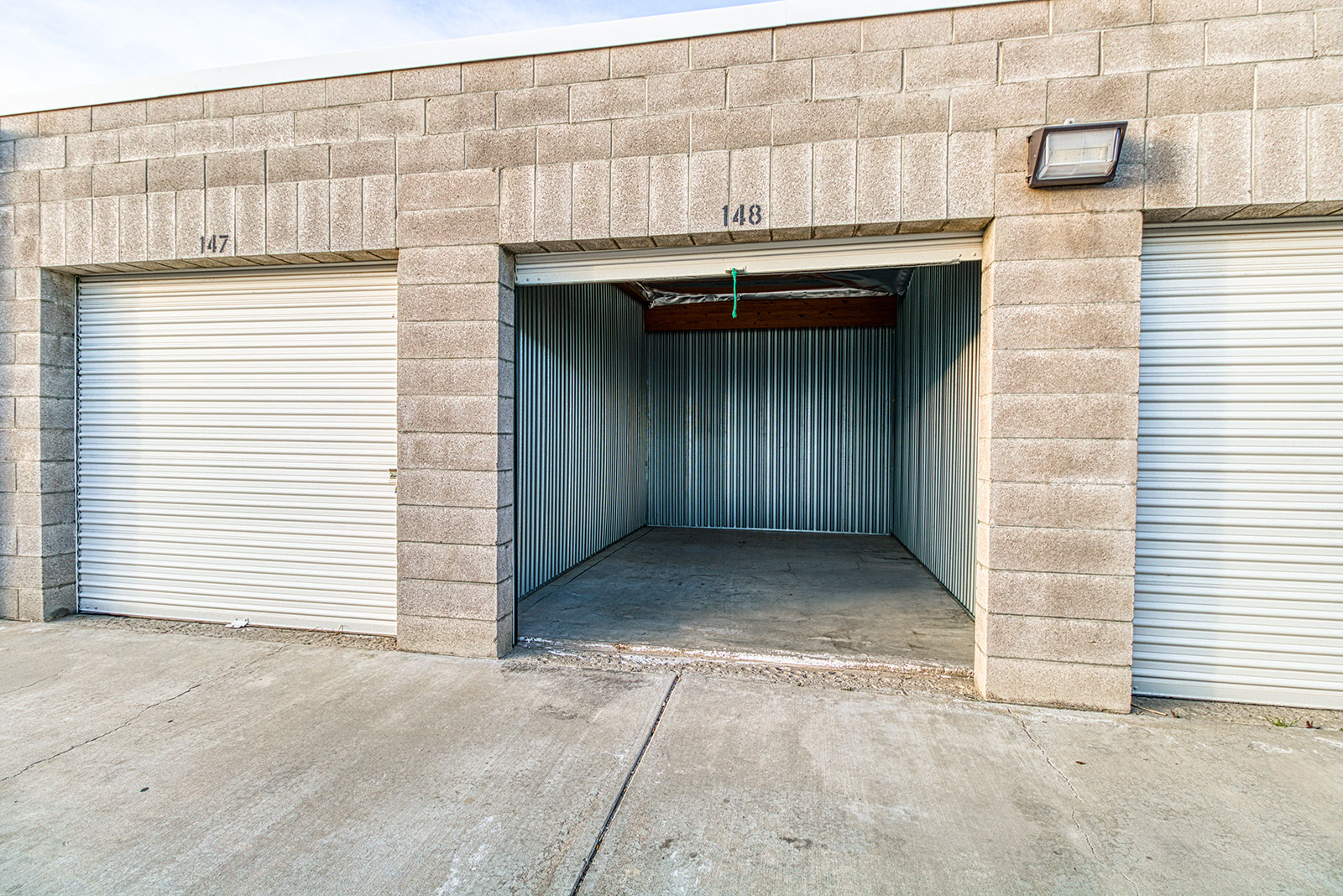 SmartStopSelfStorage-LancasterCA-43707SierraHwy-ExteriorUnits-2