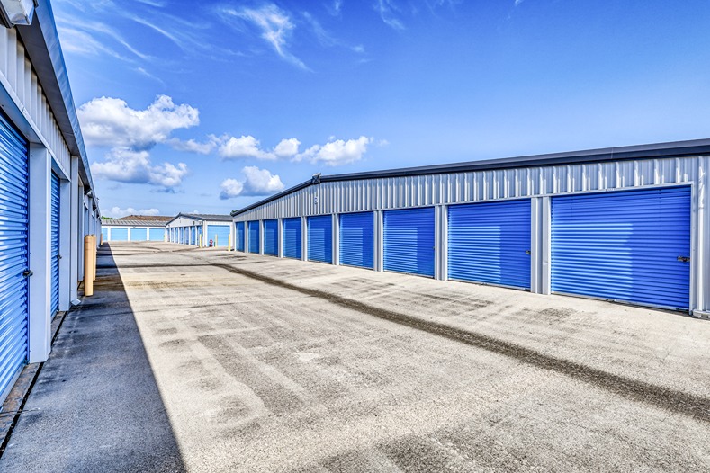 Drive Up Units at SmartStopSelfStorage-PasadenaTX-7905SpencerHwy