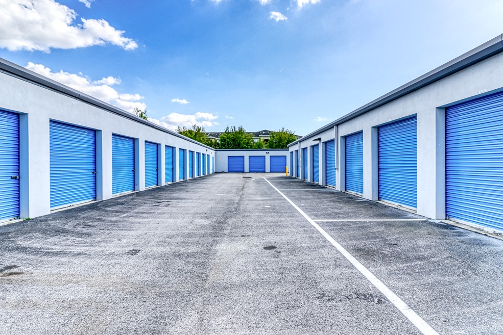SmartStopSelfStorage-RiverviewFL-9811ProgressBlvd-ExteriorUnits