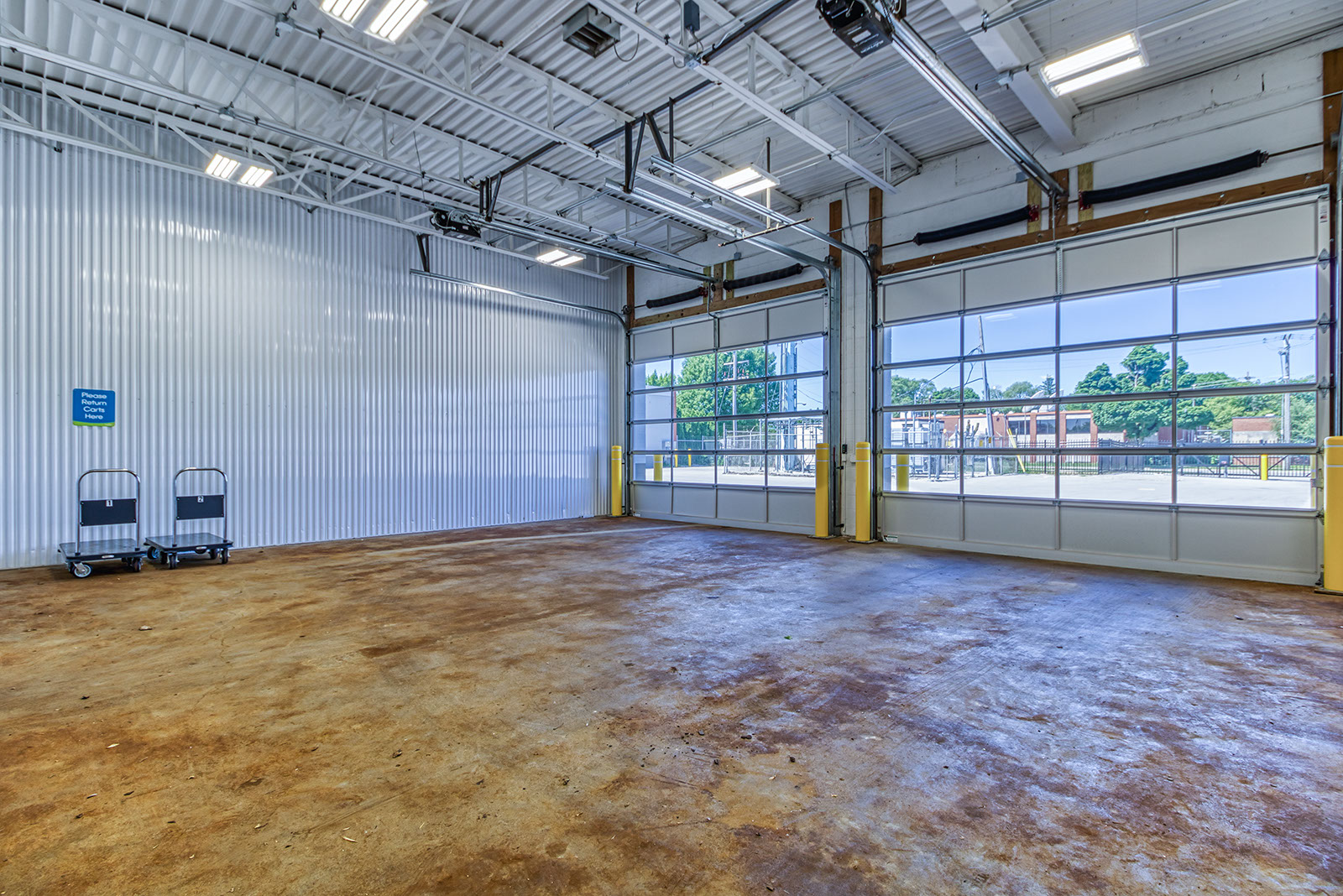 SmartStopSelfStorage-MilwaukeeWI-3420WestCapitolDr-LoadingDock 