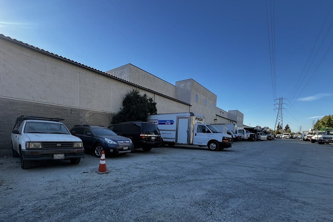 SmartStopSelfStorage-SanJoseCA-2487AlumRockAve-Parking