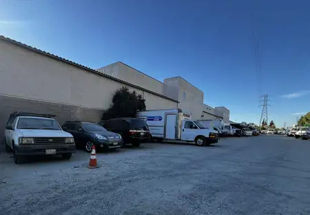 SmartStopSelfStorage-SanJoseCA-2487AlumRockAve-Parking