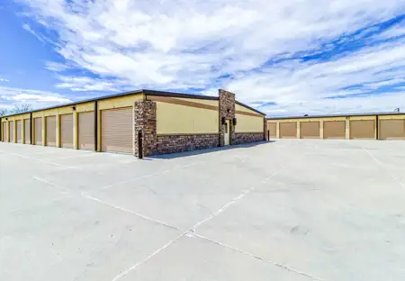 SmartStopSelfStorage-AuroraCO-6950SGartrellRd-Exterior-Units