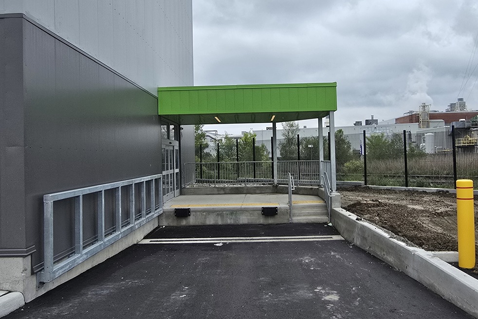 SmartStopSelfStorage-Toronto,ONT-1480JaneSt M9N2R1-Loading Dock