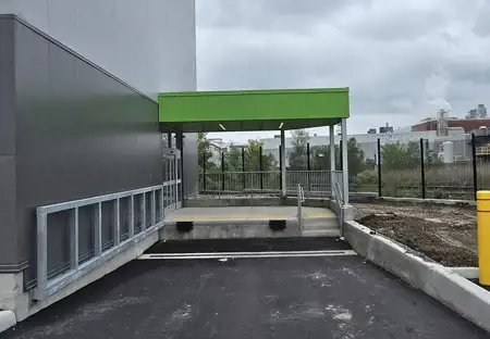 SmartStopSelfStorage-Toronto,ONT-1480JaneSt M9N2R1-Loading Dock